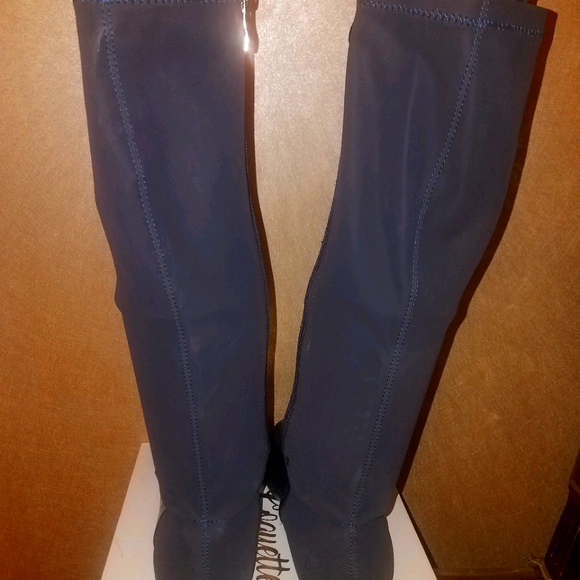 Gently worn Dan Sara 2 tone pair of boots - Picture 7 of 10